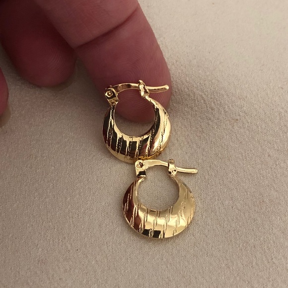 18k Gold Filled Small Hoop Earrings - Picture 6 of 7